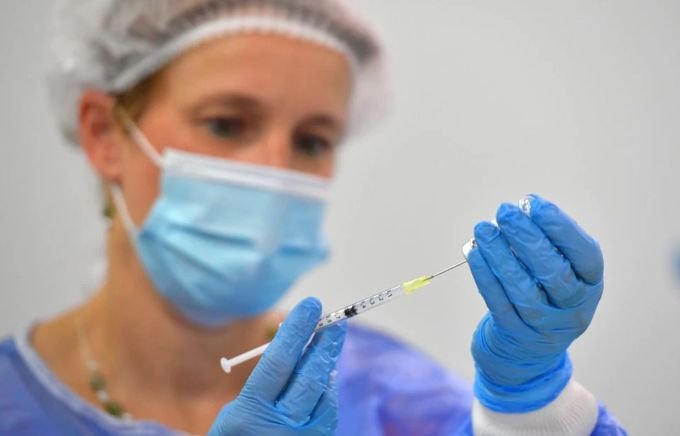 Europe races to inject the third dose of Covid-19 vaccine 12
