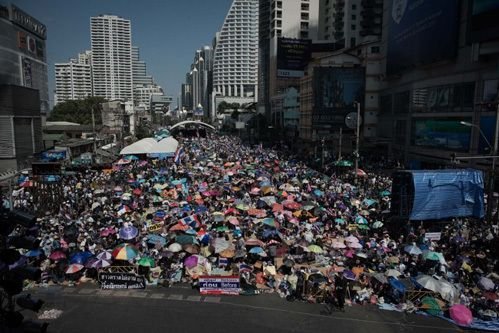 Tens of thousands of people blockaded Bangkok 0