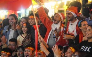 Western guests were as happy as welcoming the new year when Vietnam won the AFF Cup 0