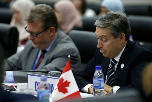 Why does Canada 'hesitate' to sign TPP 11? 5