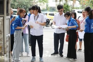 Hanoi students take the 10th grade entrance exam 0