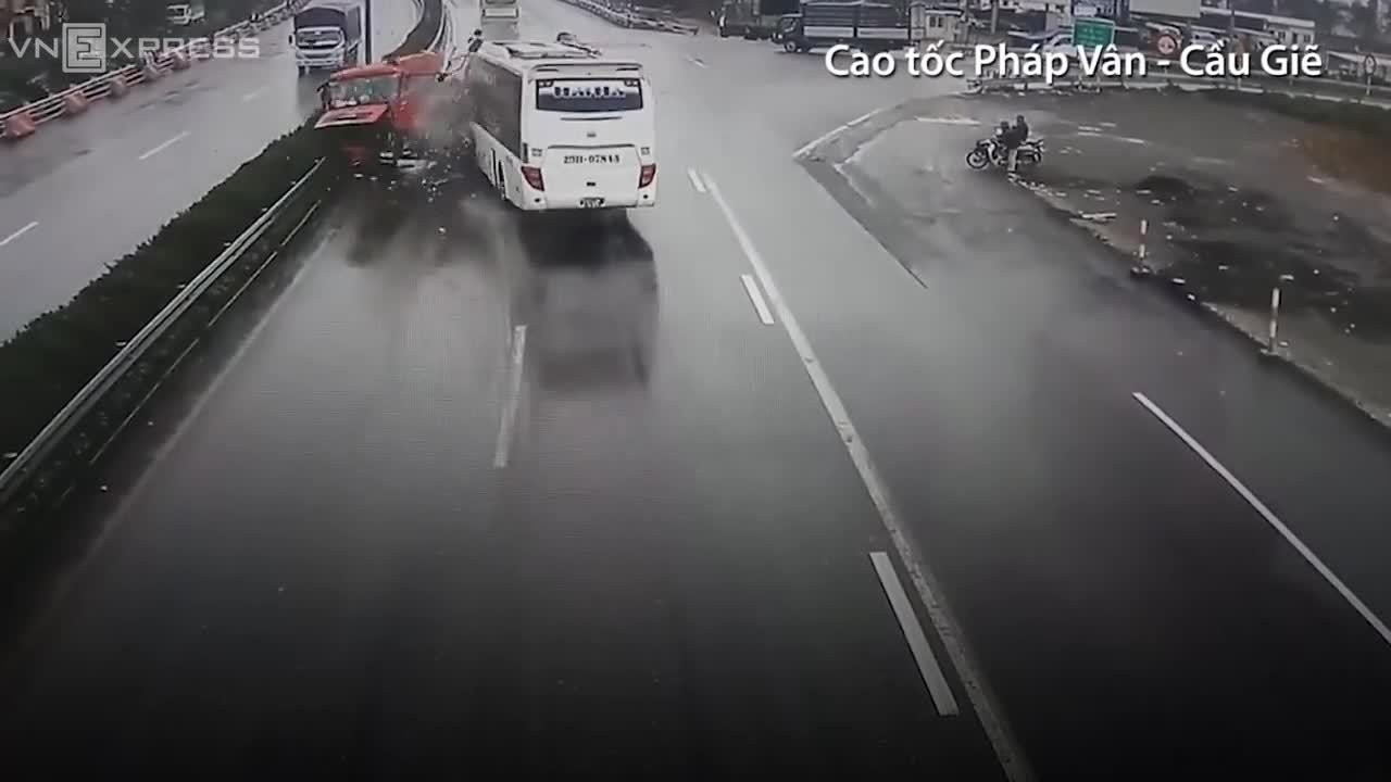 Just a minute - please make way for the fire truck 1