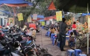 Markets are a snack paradise in Hanoi 2